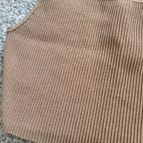 Babaton Aritzia Tan Ribbed Cropped Sculpt Tank Size Medium - Picture 3 of 7